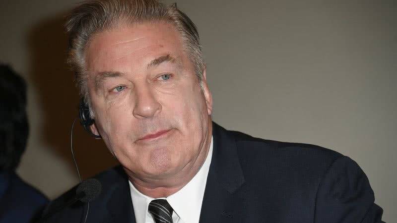 Alec Baldwin é diagnosticado com transtorno de estresse pós-traumático após tragédia no set de “Rust”