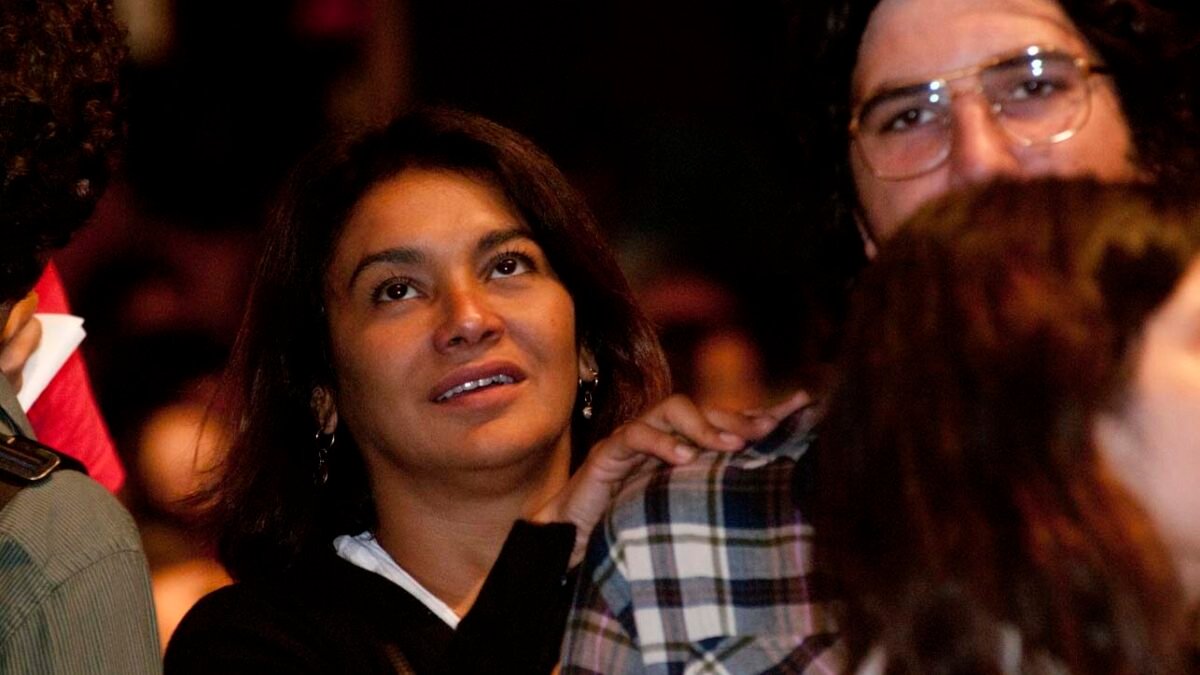 Dira Paes vive mãe solo de cinco filhos em Lá na Minha Terra, nova novela das seis