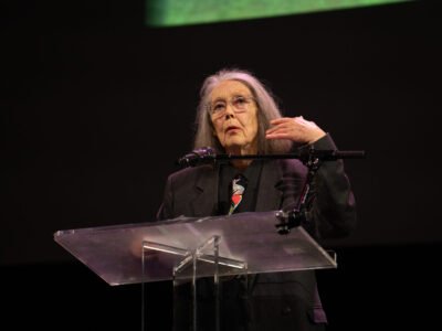 Anne Carson vence o Nobel de Literatura 2026; veja quem é a poeta canadense