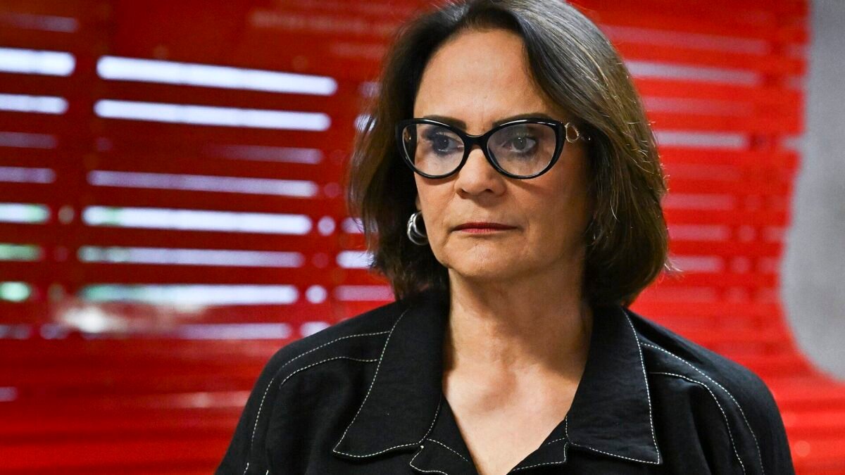 Damares Alves diz que votará pelo fim da escala 6×1, mas vê ganho eleitoral para Lula