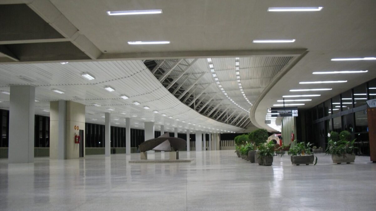 Voo da Latam de Confins a São Paulo é cancelado após acionamento de protocolos de segurança