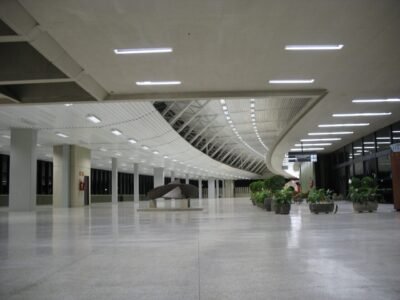 Voo da Latam de Confins a São Paulo é cancelado após acionamento de protocolos de segurança