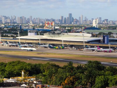 Turbina de avião da Gol pega fogo em voo sobre o Grande Recife; aeronave faz pouso de emergência