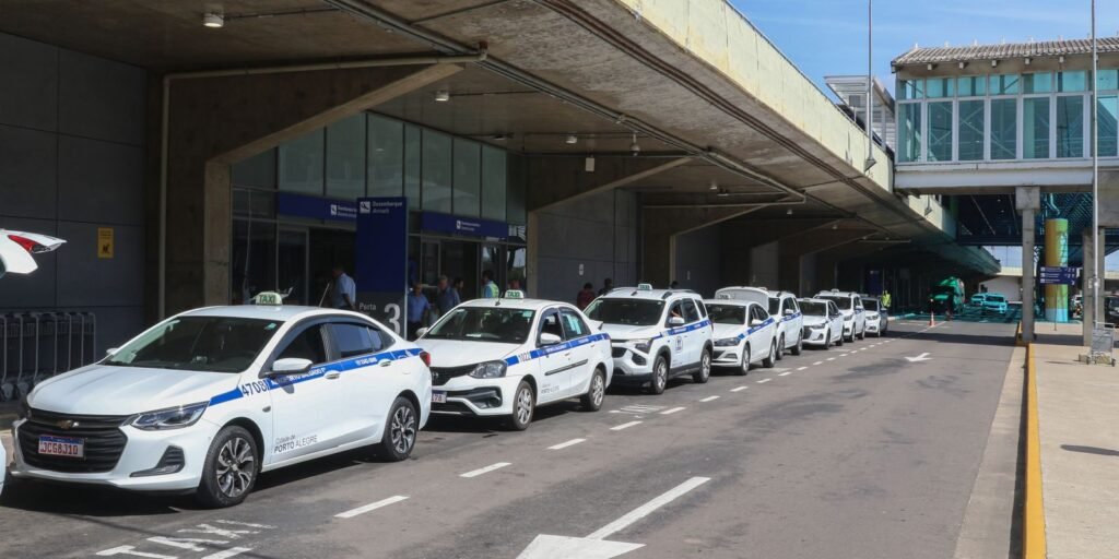 Aeroporto Salgado Filho com movimentação aérea normal, em Porto Alegre, um ano após os temporais de 2024