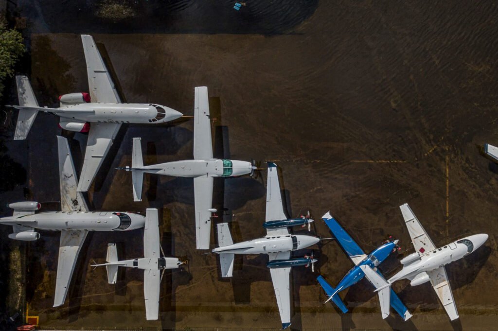 Aeroporto Salgado Filho (POA) com áreas alagadas pelas enchentes que atingiram o Rio Grande do Sul, em 2024