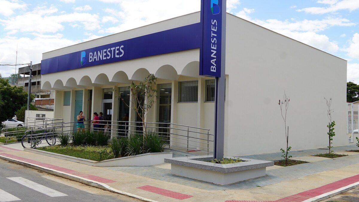 Concurso Banestes tem 936 vagas e salário de até R$ 5.618,71; inscrições abrem segunda (19)
