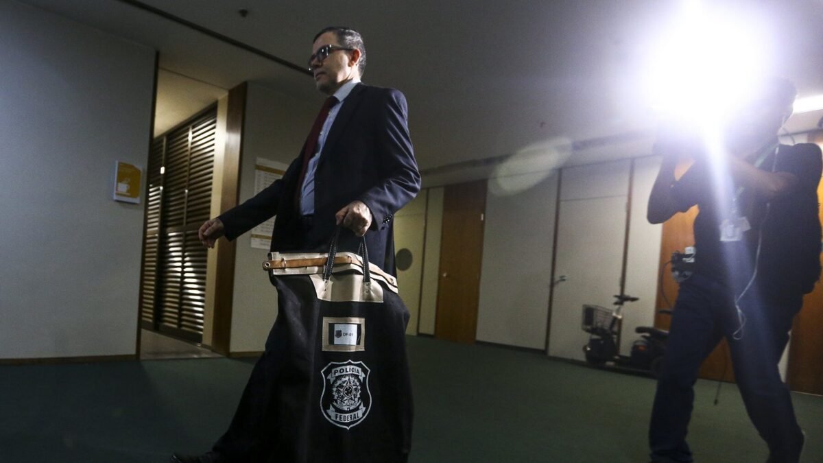 PF apreende R$ 1,85 milhão no Amapá e prende dupla com R$ 1,64 milhão em Manaus