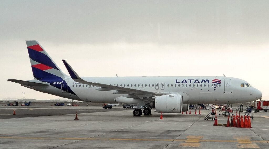 Airbus A320 da LATAM Airlines, em imagem de banco de arquivo