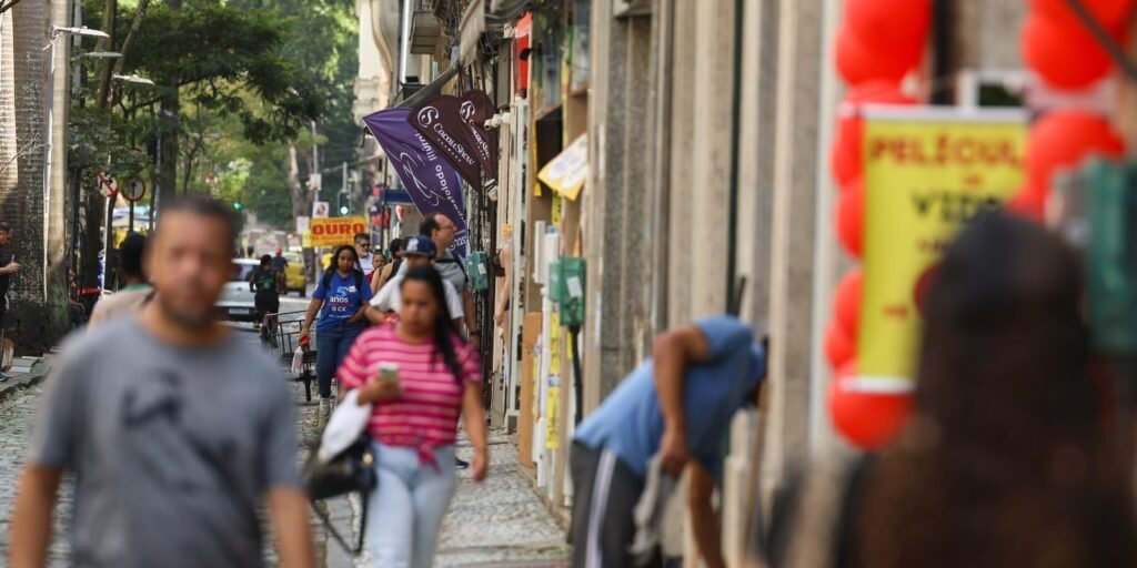 Ajudante de cozinha em rua do centro do Rio de Janeiro