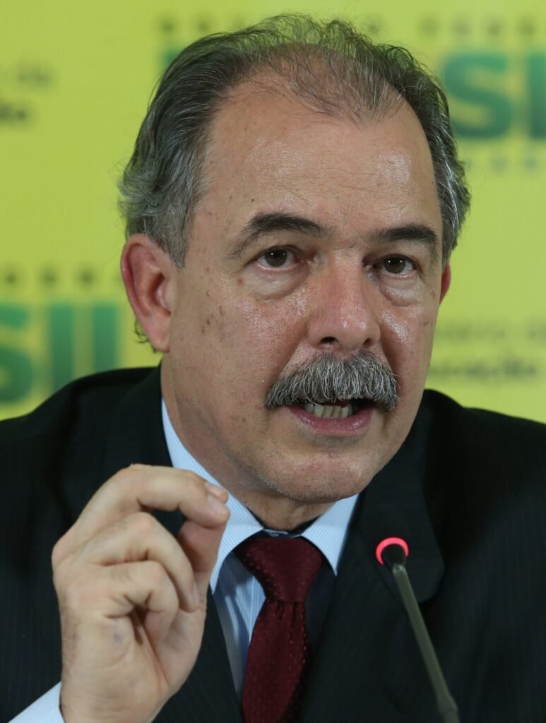Aloizio Mercadante durante coletiva de imprensa, em imagem de arquivo