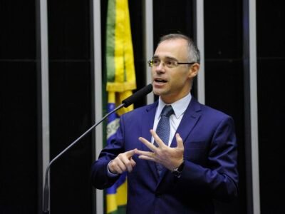 Mendonça manda Meta suspender impulsionamento de posts de Lula sobre Flávio e caso Ana Clara