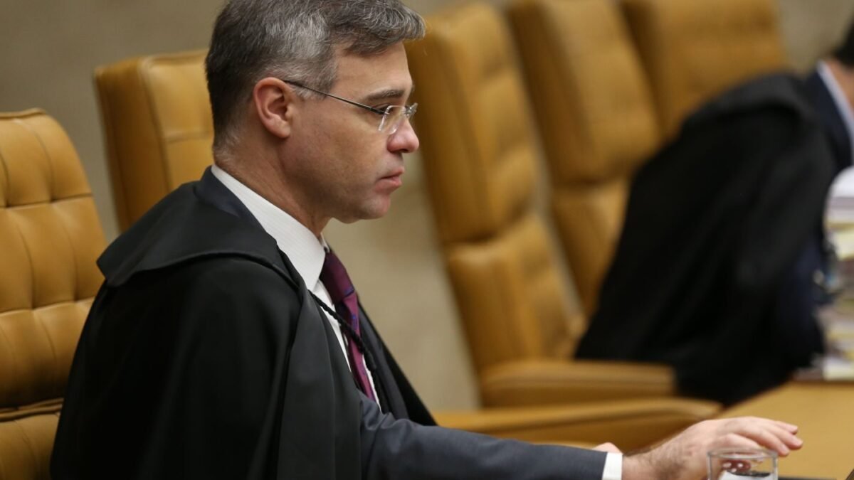 Mendonça manda CUT apagar 5 posts sobre Flávio Bolsonaro no Instagram