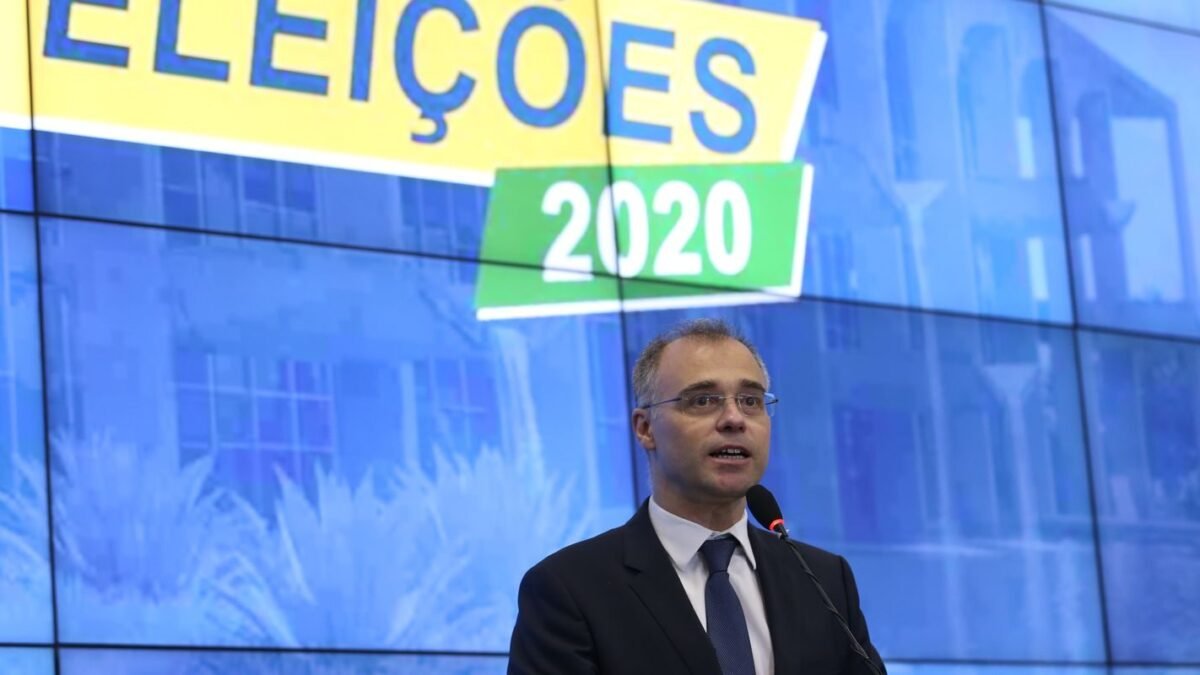 TSE proíbe Flávio Bolsonaro de impulsionar vídeo contra Lula e dá três horas para retirada