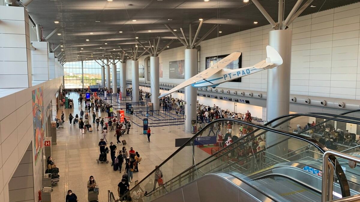 Gol cancela voo de Porto Alegre a Salvador por problema técnico; passageira relata 6 horas de espera