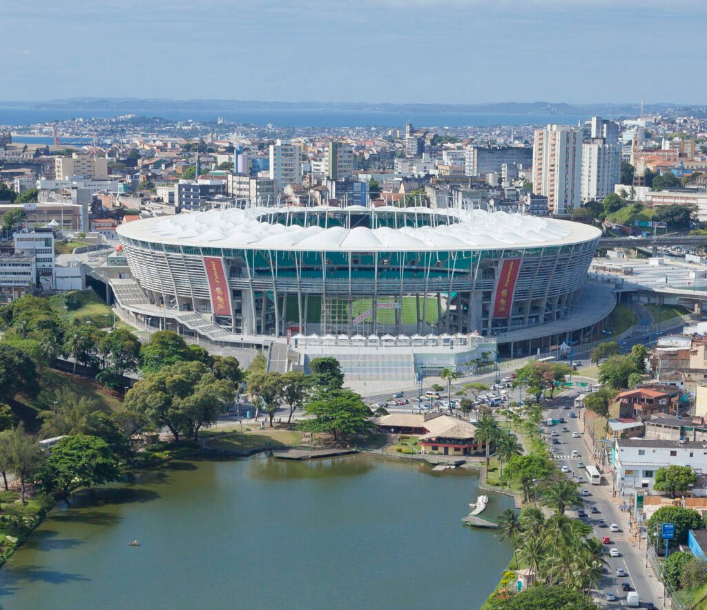 Arena Fonte Nova vista a partir do lago, em Salvador