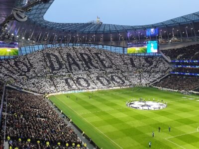 Tottenham vence o Coventry por 3 a 1 e sai do Z3 na Premier League