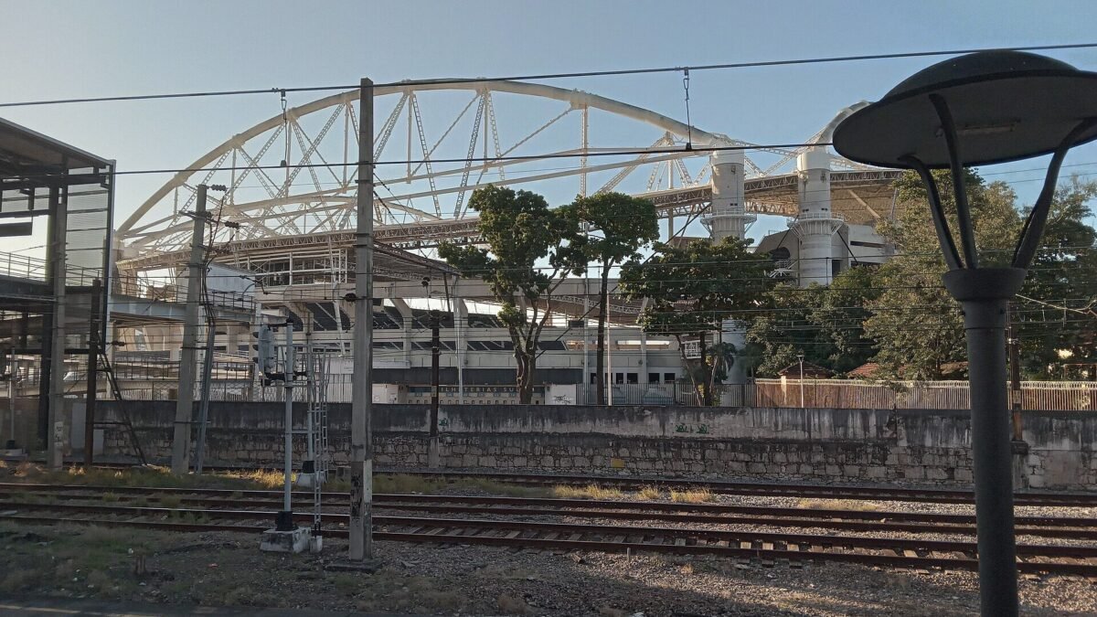 Flamengo vence o Vasco por 4 a 1 no Nilton Santos e abre três pontos sobre o Palmeiras