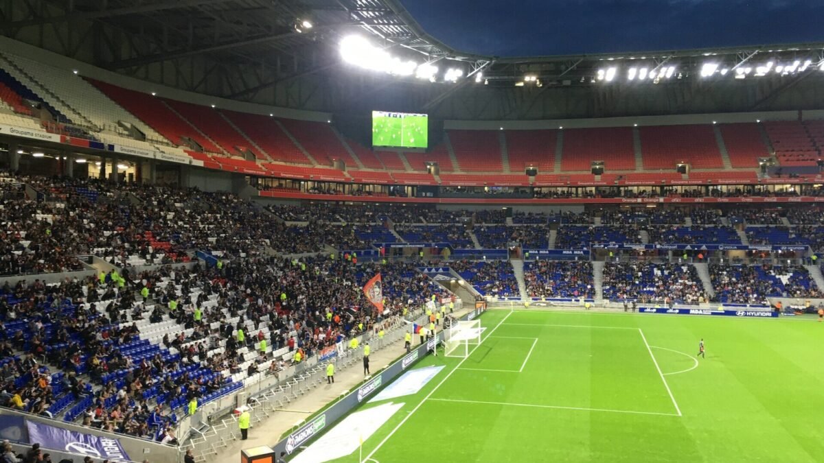 Lyon x Crystal Palace: onde assistir de graça, horário e escalações