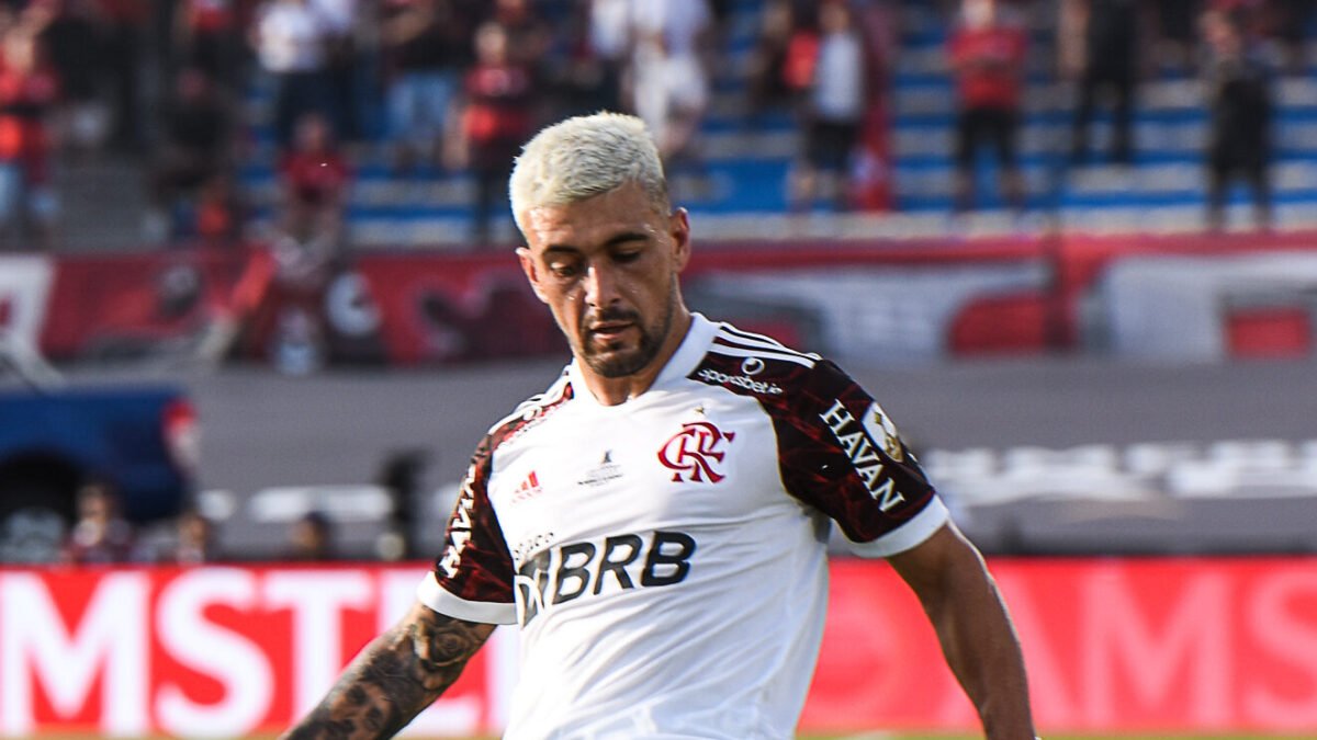 Bustos de Bruno Henrique e Arrascaeta são feitos com escaneamento 3D e bronze