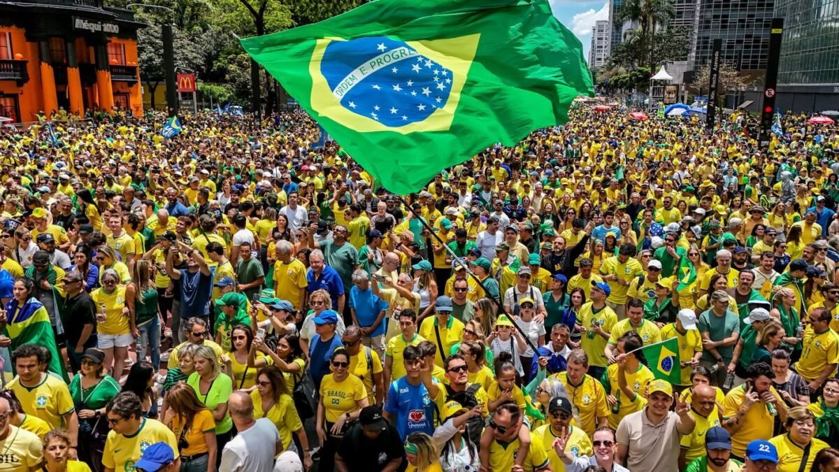 Lula defende maioridade penal aos 16 em crimes hediondos; Flávio diz que manterá fim da 6×1