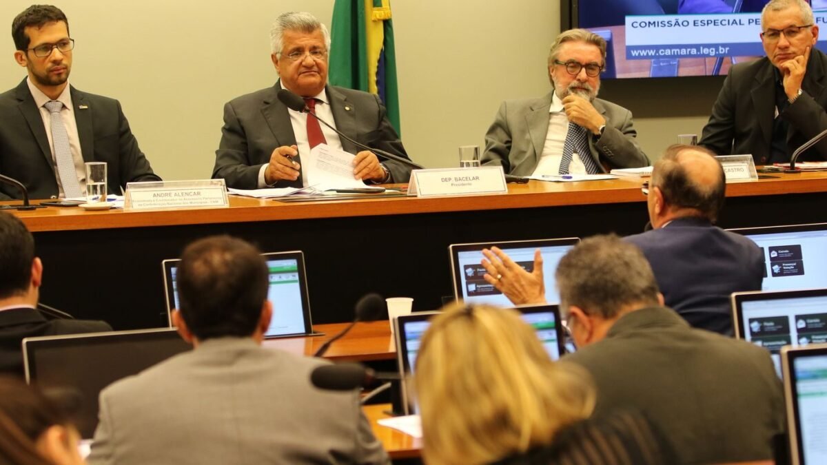 Guaraqueçaba (PR) usou cerca de R$ 7 mil do Fundeb em viagens de servidores, aponta TCE-PR
