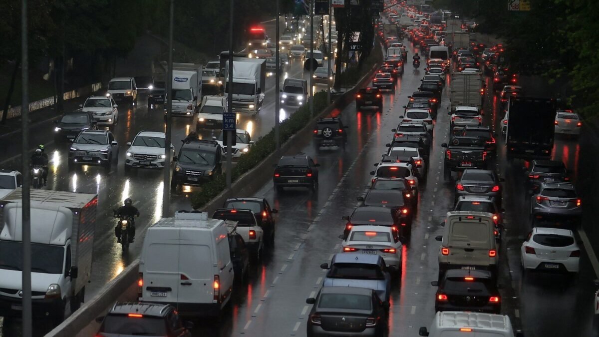 Inmet emite alerta de chuva intensa para quinta-feira (29) em 27 áreas com grau Perigo