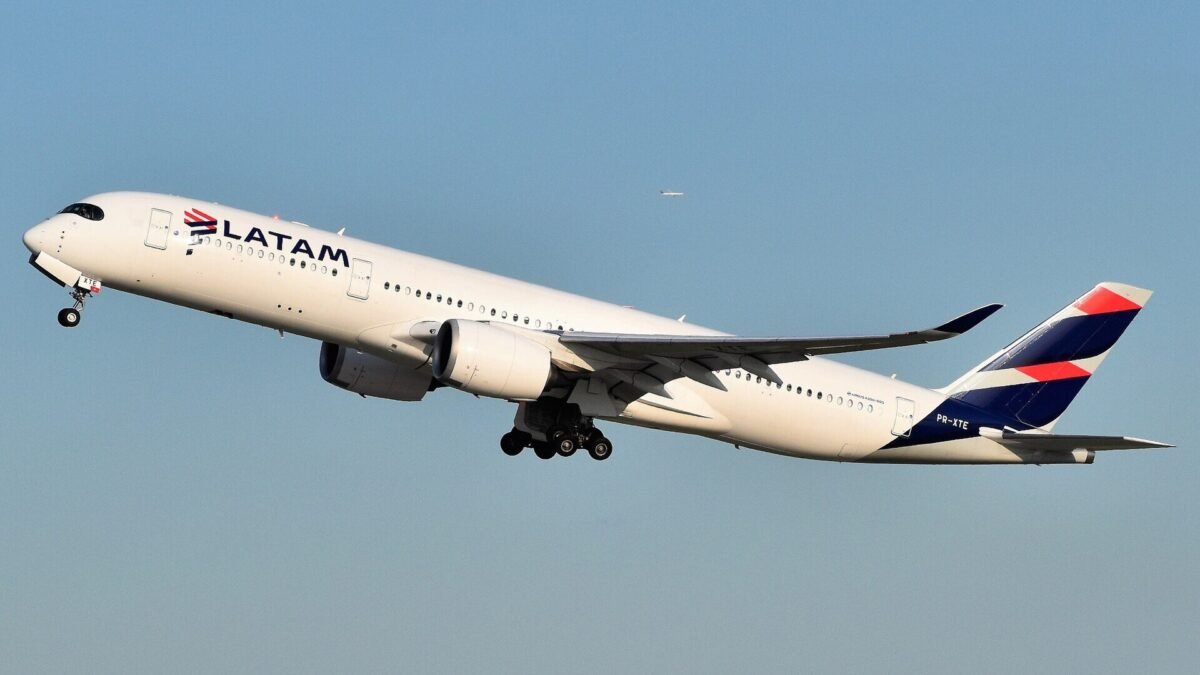 Claudine Melnik foi a primeira mulher do mundo a comandar um Airbus A350, em 2016