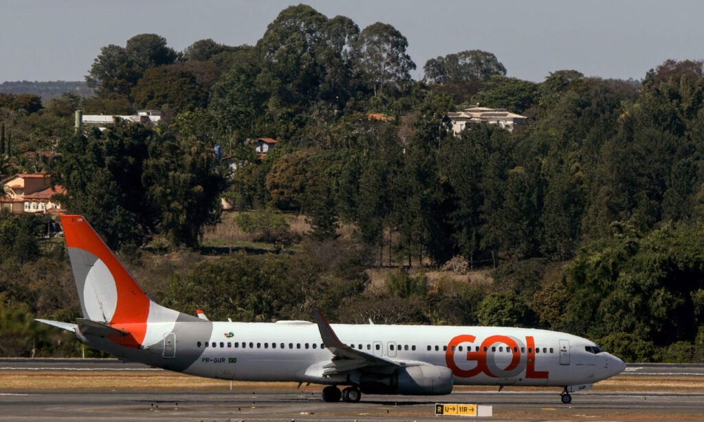 Avião da GOL decola no aeroporto de Brasília