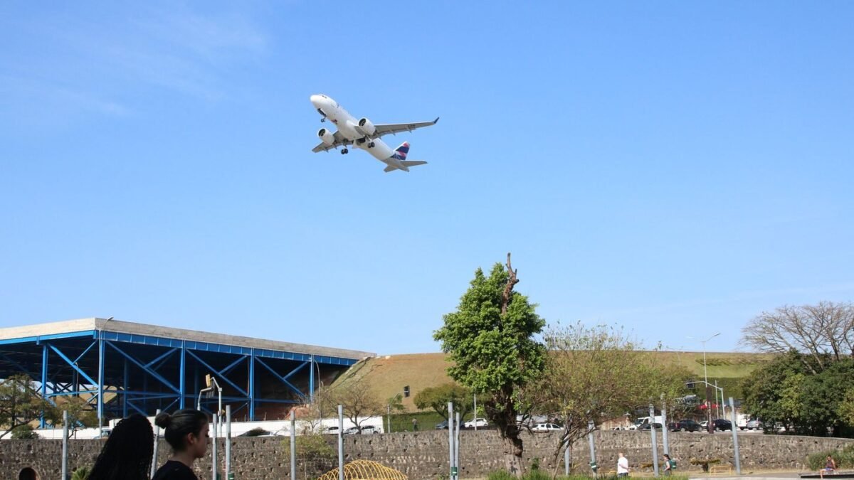 LATAM muda upgrade de cabine em abril de 2027; pedido fica automático
