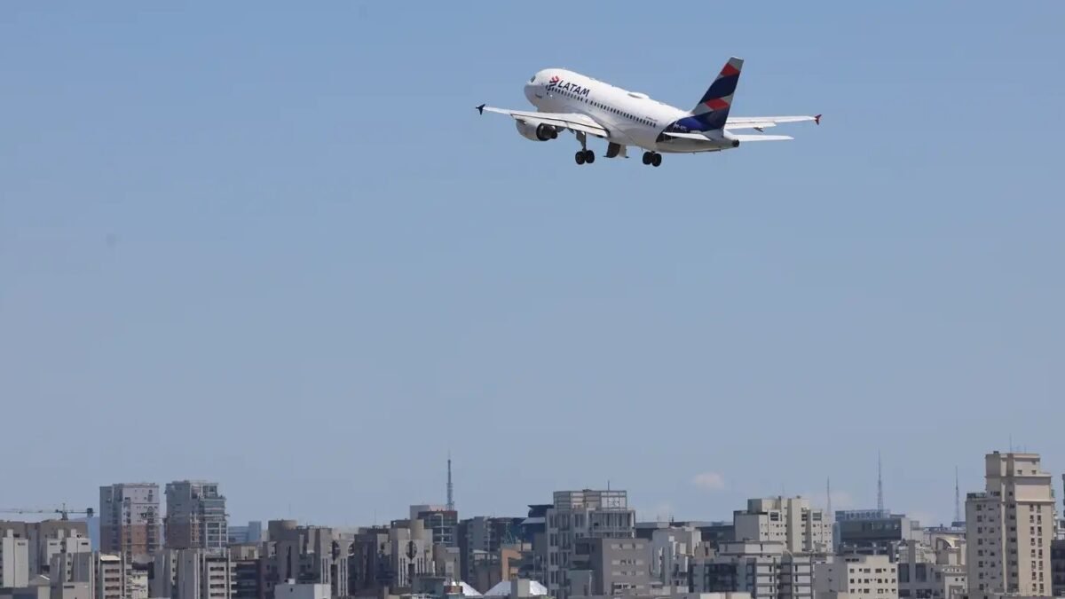 Azul investiga decolagem de avião que usou quase toda a pista de Congonhas