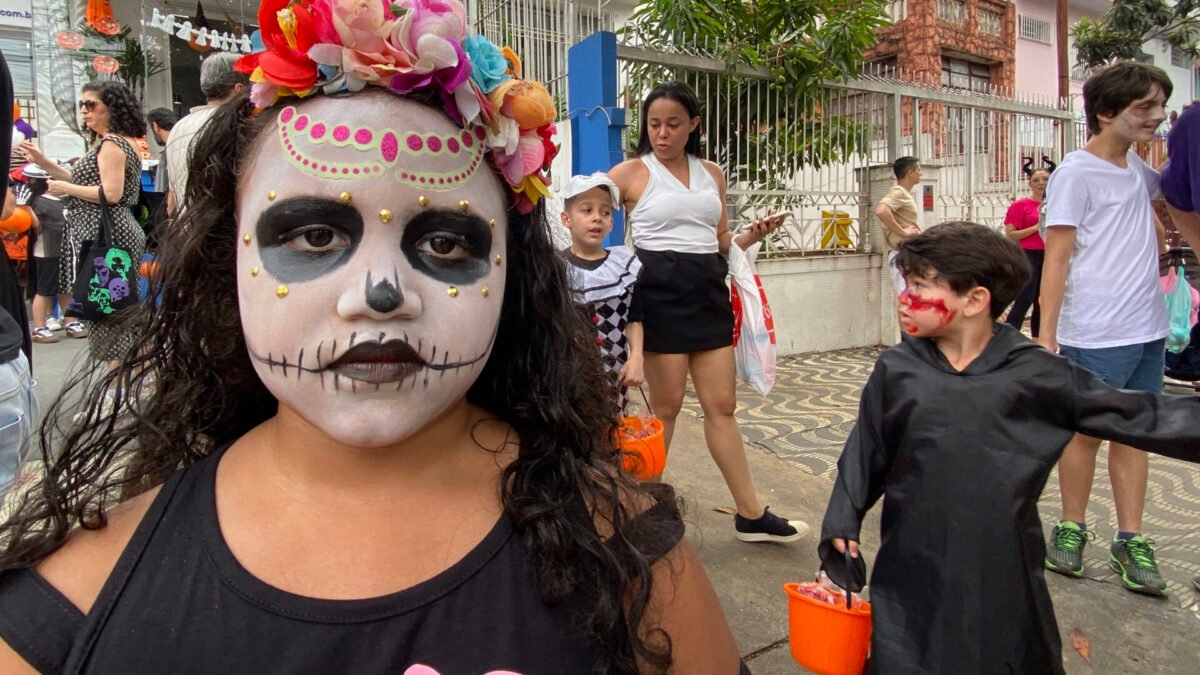 Chocolate de Halloween deve custar 8% mais nos EUA, com gasto recorde de US$ 13,5 bi