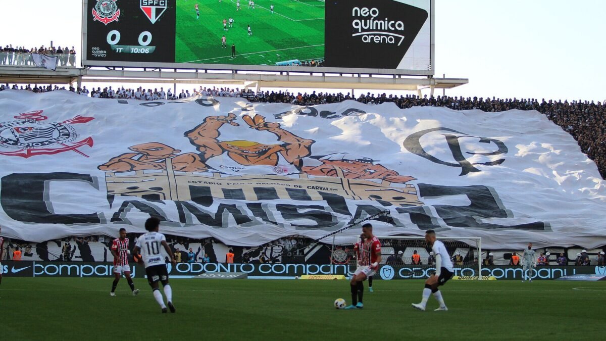 Corinthians x Vitória nesta segunda (19), às 20h, sem Memphis e sem Seedorf