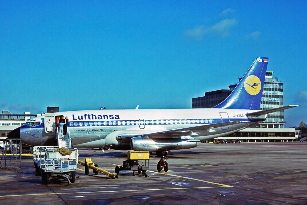 Boeing 737-230C da Lufthansa em foto de arquivo no aeroporto de Manchester