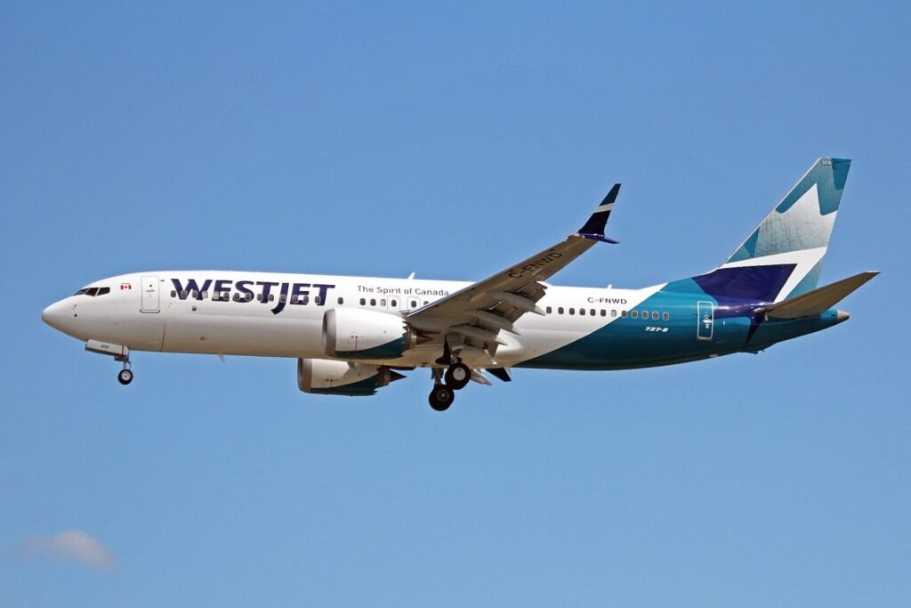 Boeing 737 MAX 8 da WestJet Airlines no aeroporto de Vancouver (YVR)