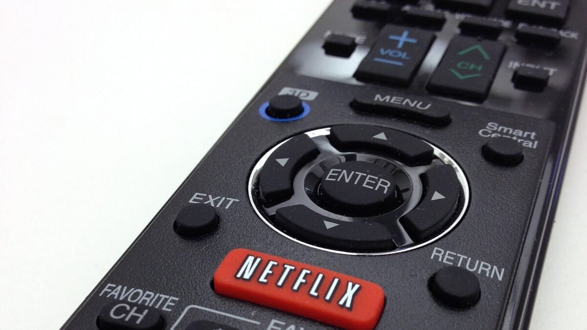 Netflix aumenta preços no Brasil: Premium vai a R$ 71,90 e plano com anúncios sobe 23,9%