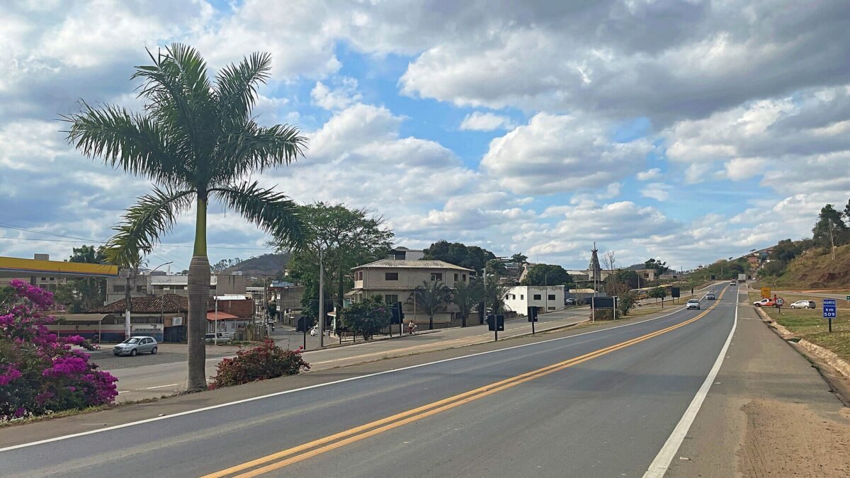 Caminhoneiro de 41 anos morre em posto da BR-116 em Além Paraíba (MG); PRF suspeita de engasgo