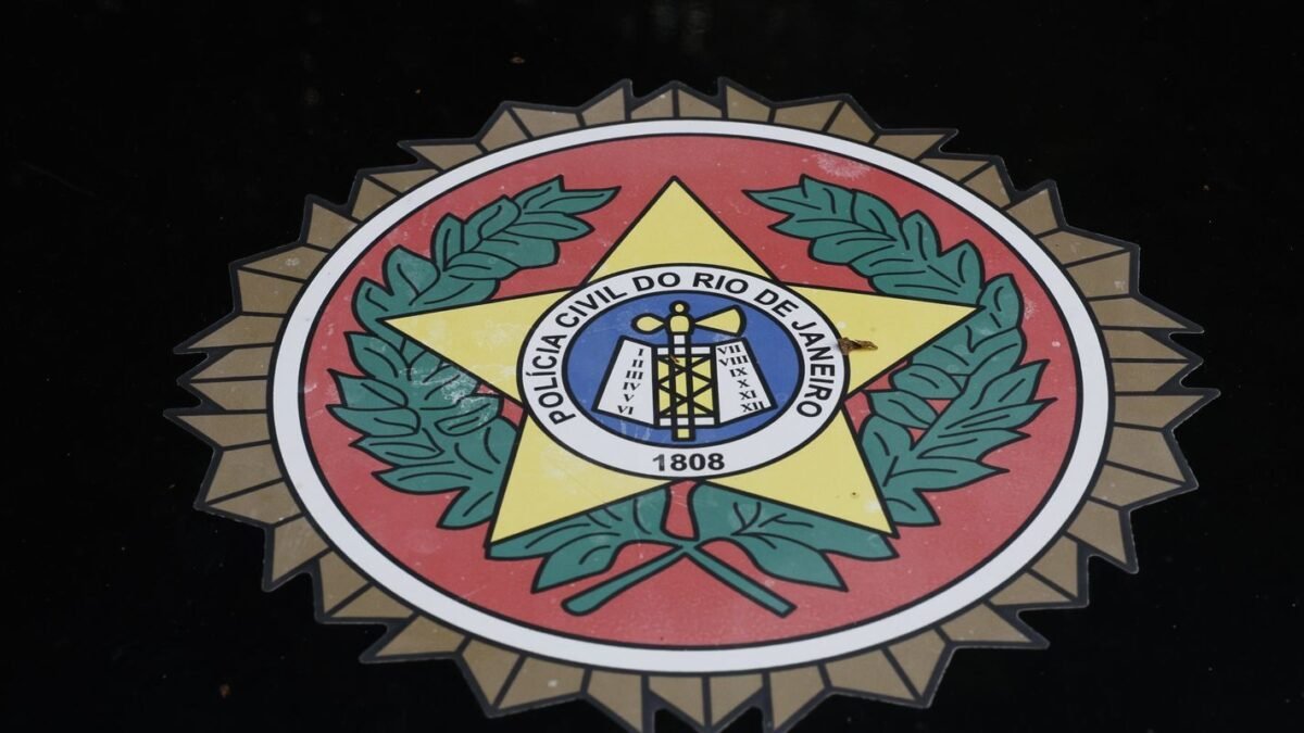 Suspeita de torturar ex do marido é presa em velório no Cemitério do Caju