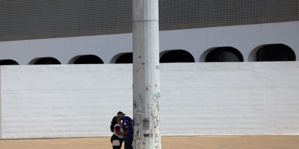 Brasília enfrenta onda de calor, com o dia mais quente do ano