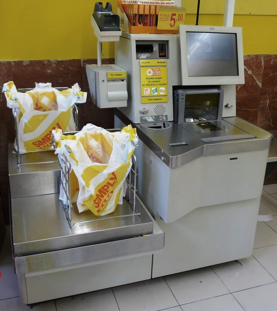 Caixa de autoatendimento em supermercado Simply, em Madri