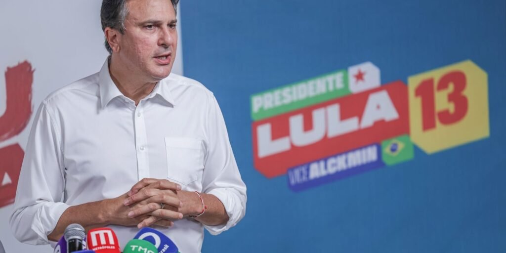 Camilo Santana, coordenador da campanha presidencial do PT, em entrevista coletiva no comitê da campanha, em Brasília