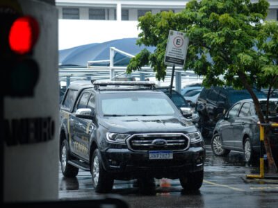 PF prende mãe e irmão de Oruam em operação contra internet do CV no Rio