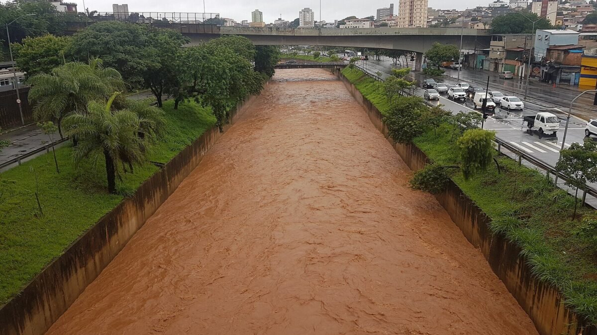 Três frentes frias podem deixar BH com chuva acima da média até o fim de outubro