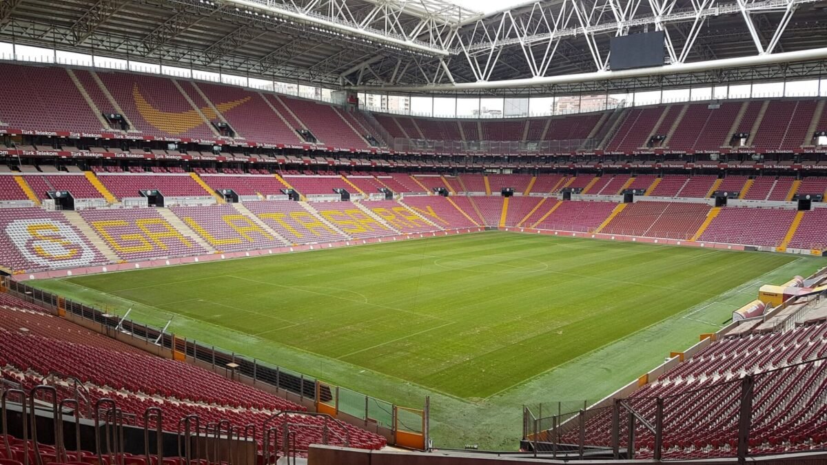 Galatasaray vence o Kasımpaşa por 3 a 1 com dois gols nos acréscimos