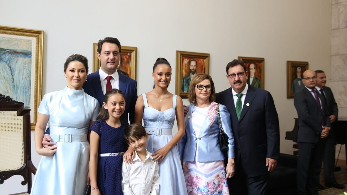 Ratinho Junior anuncia apoio a Flávio Bolsonaro no 2º turno contra Lula