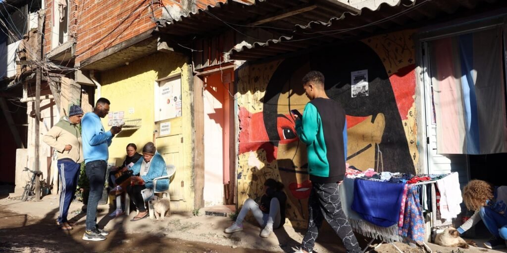 Casas marcadas pela CDHU para demolição na Favela do Moinho, no centro da capital paulista