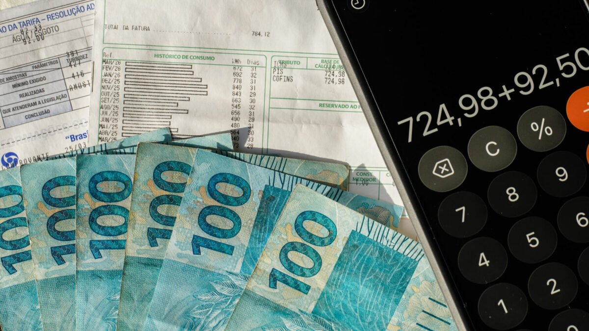 Rotativo do cartão bate recorde de R$ 311 bi; plano de Lula de limitar cartões não tem texto