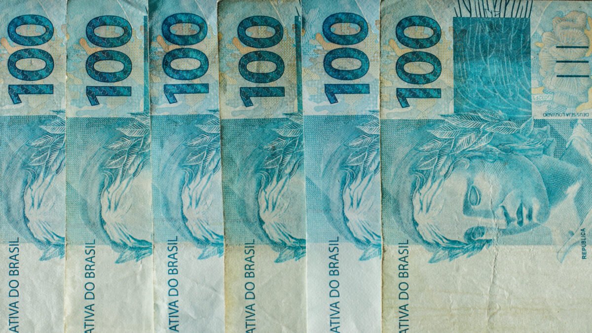 Mega-Sena de R$ 82 milhões: quanto o prêmio rende por mês na poupança e no CDB