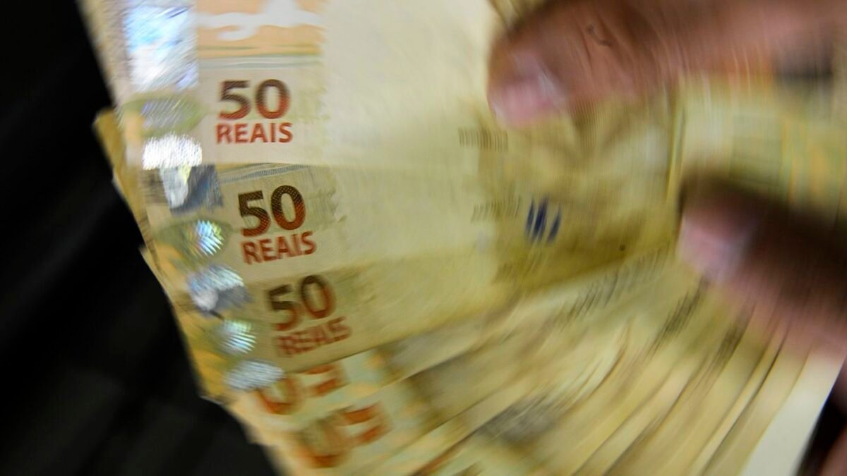 Quanto rende 1 milhão na poupança e no CDB? Tabela de R$ 1 mi a R$ 200 mi