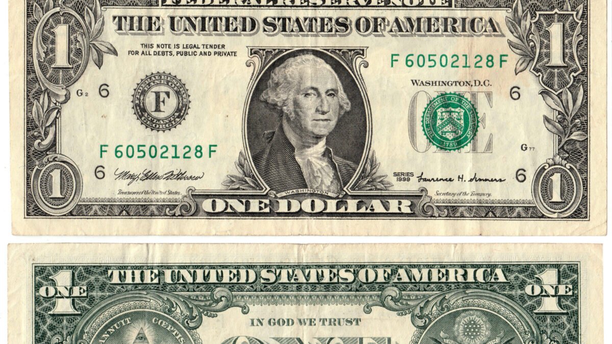 Dólar cai abaixo de R$ 5 e chega a R$ 4,97 após o 1º turno