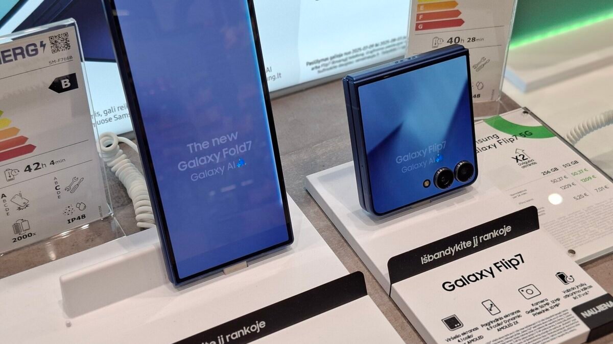 Samsung Galaxy W27 aparece em azul e dourado; lançamento na China pode ser em 29 de outubro